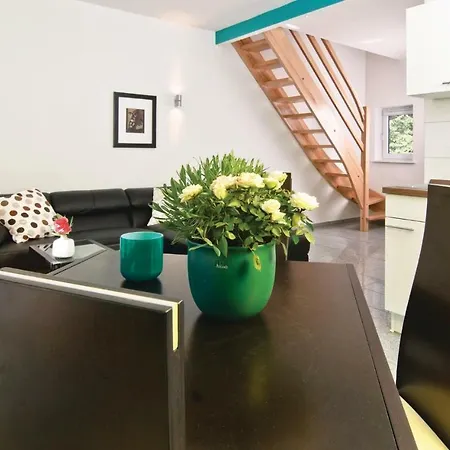 2 Bedroom Amazing In Pinnow Semesterbostad